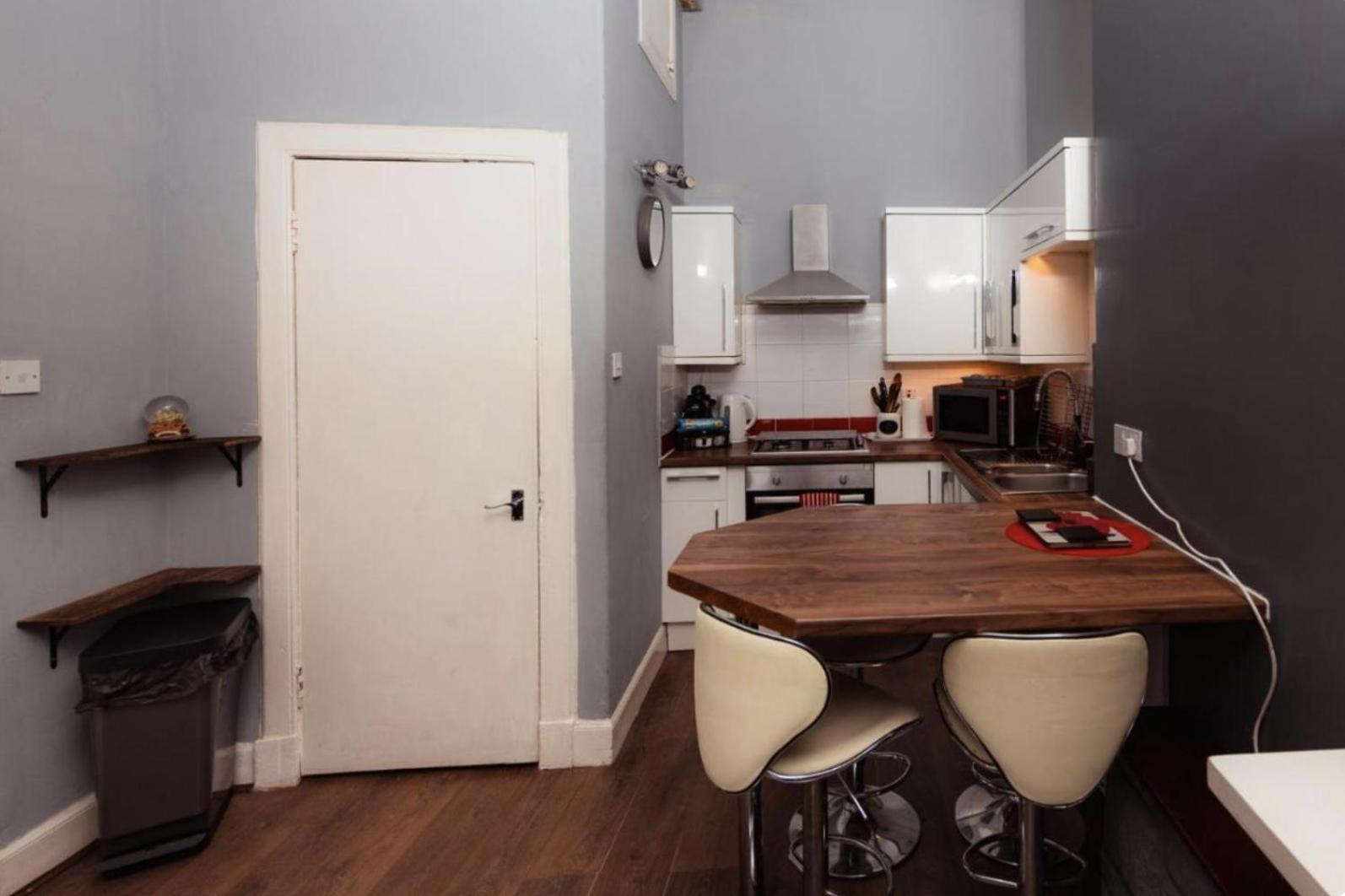 Warm Apartment By Holyrood Palace! Edinburgh Bagian luar foto