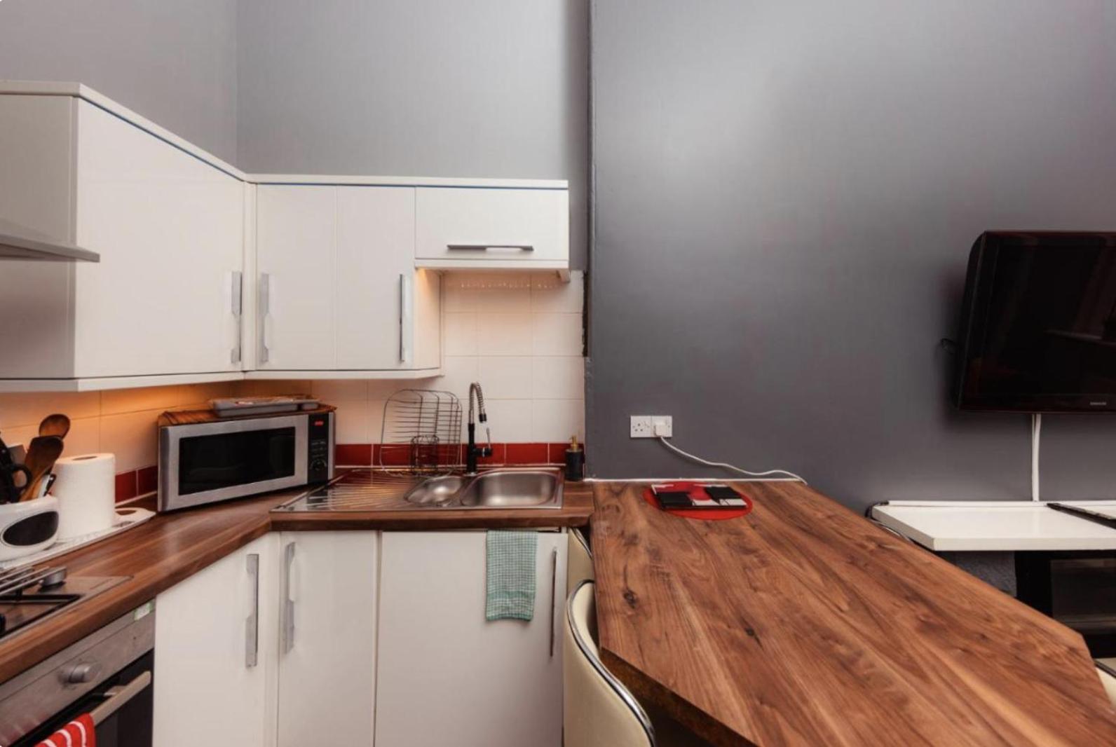 Warm Apartment By Holyrood Palace! Edinburgh Bagian luar foto
